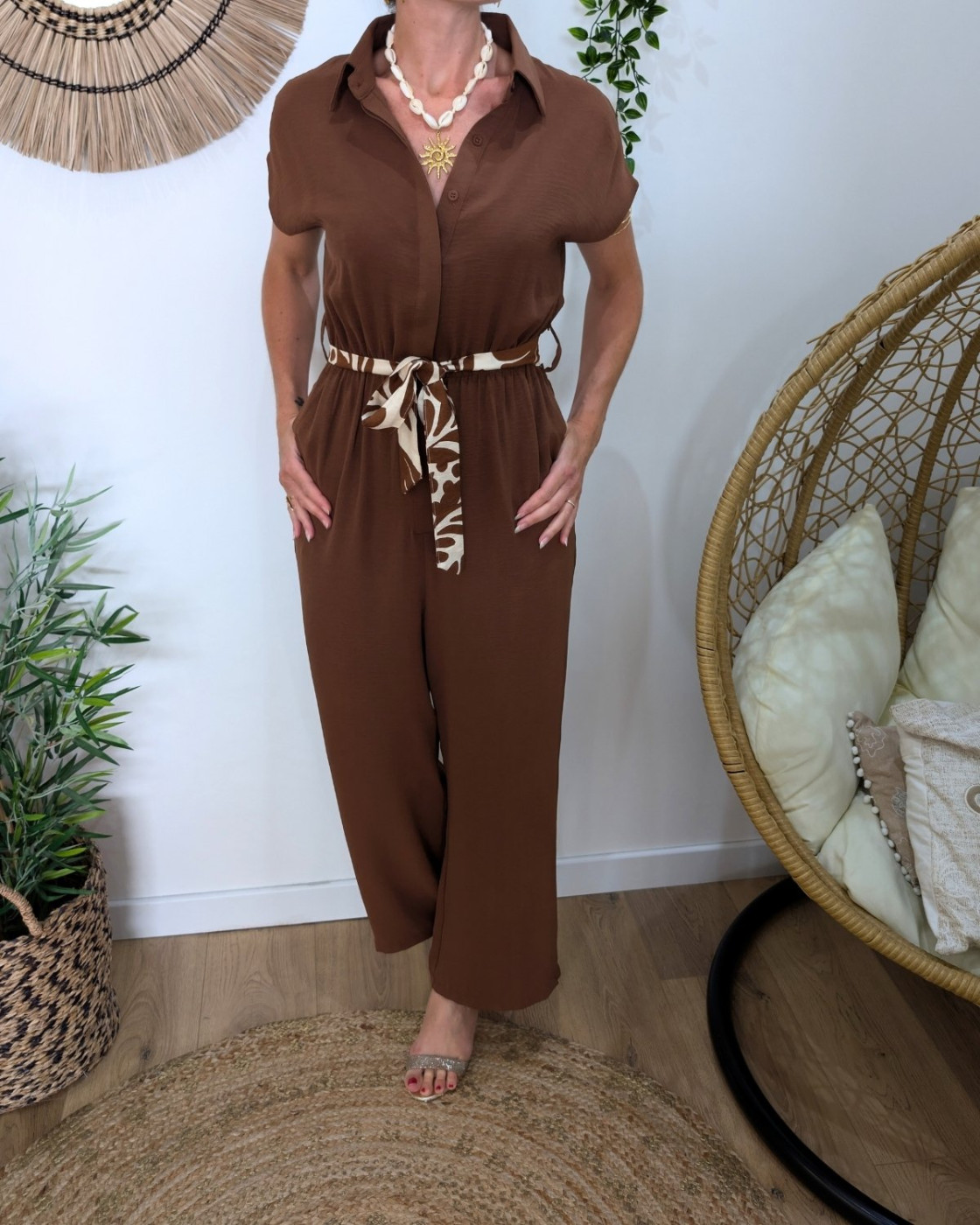 Combinaison femme marron manches courtes ceinture à motifs