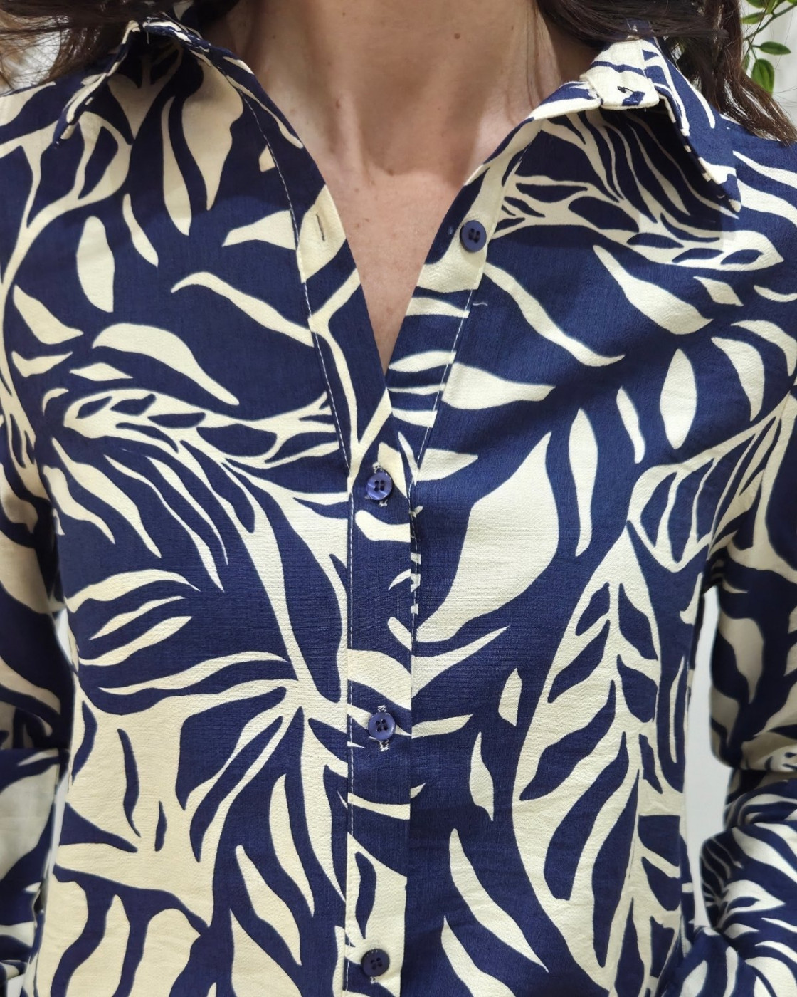Chemisier femme marine et beige feuillages Norina