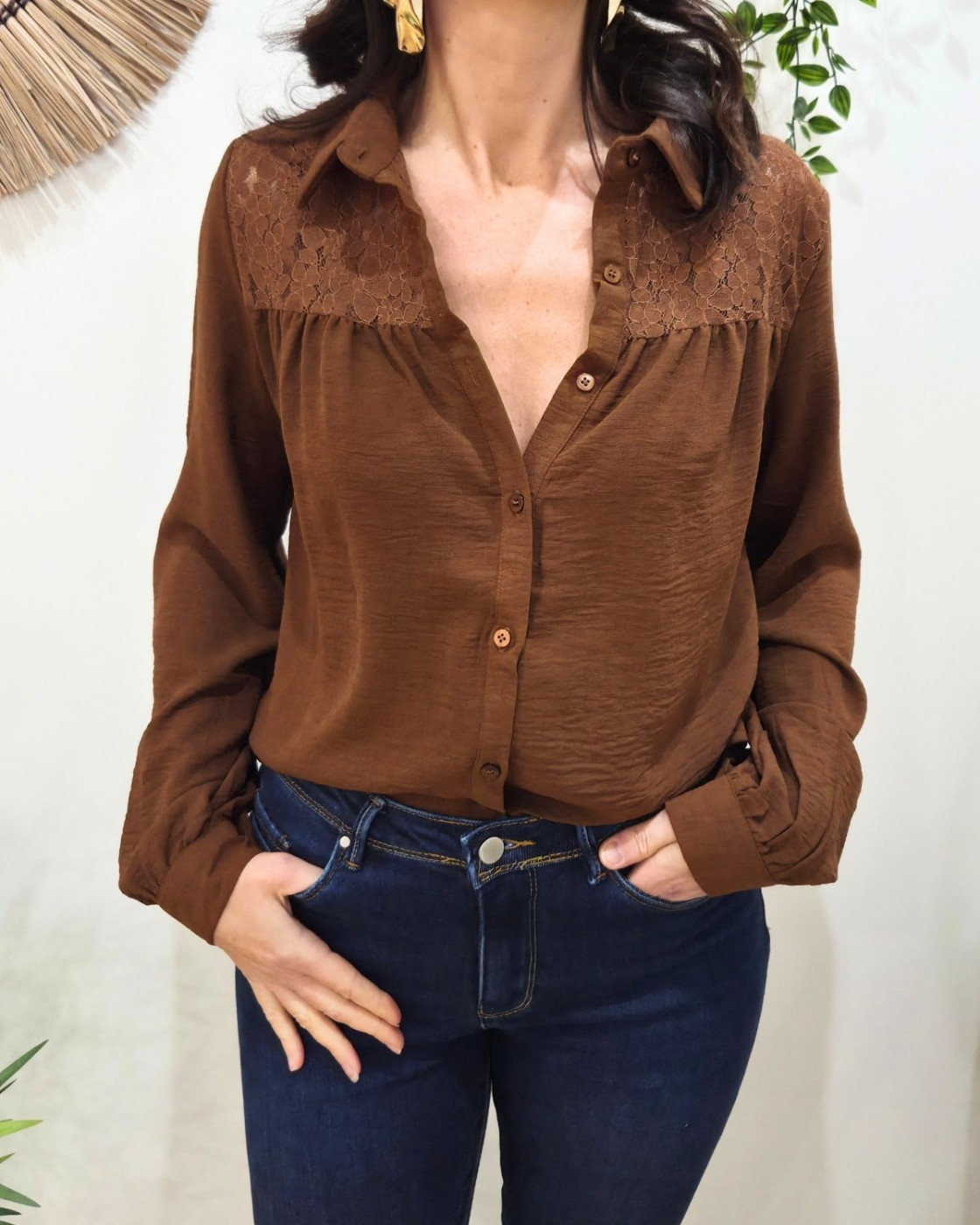 Chemisier femme marron poitrine dentelle Olwen