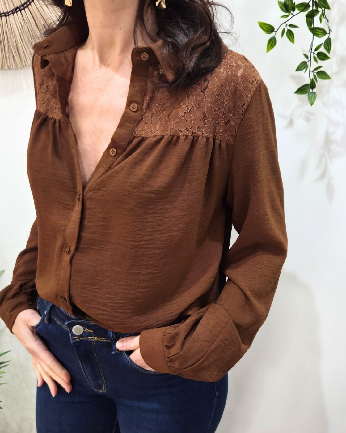 Chemisier femme marron poitrine dentelle Olwen