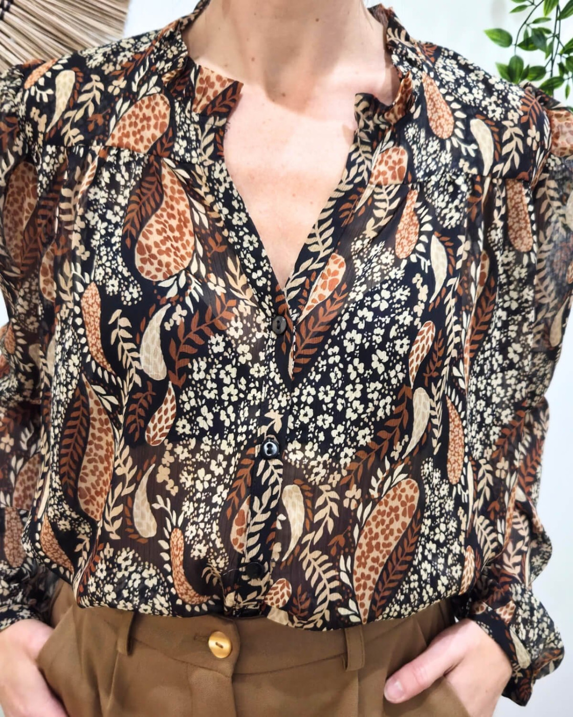 Chemisier femme noir feuillages beiges et terracottas Calla