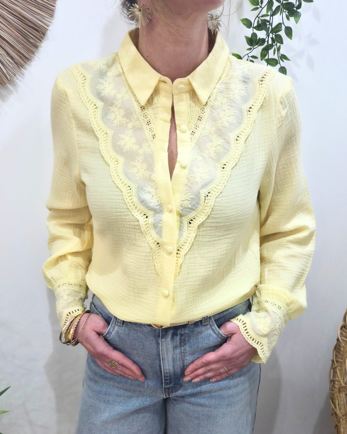 Chemisier femme jaune manches et poitrine brodées Rhea