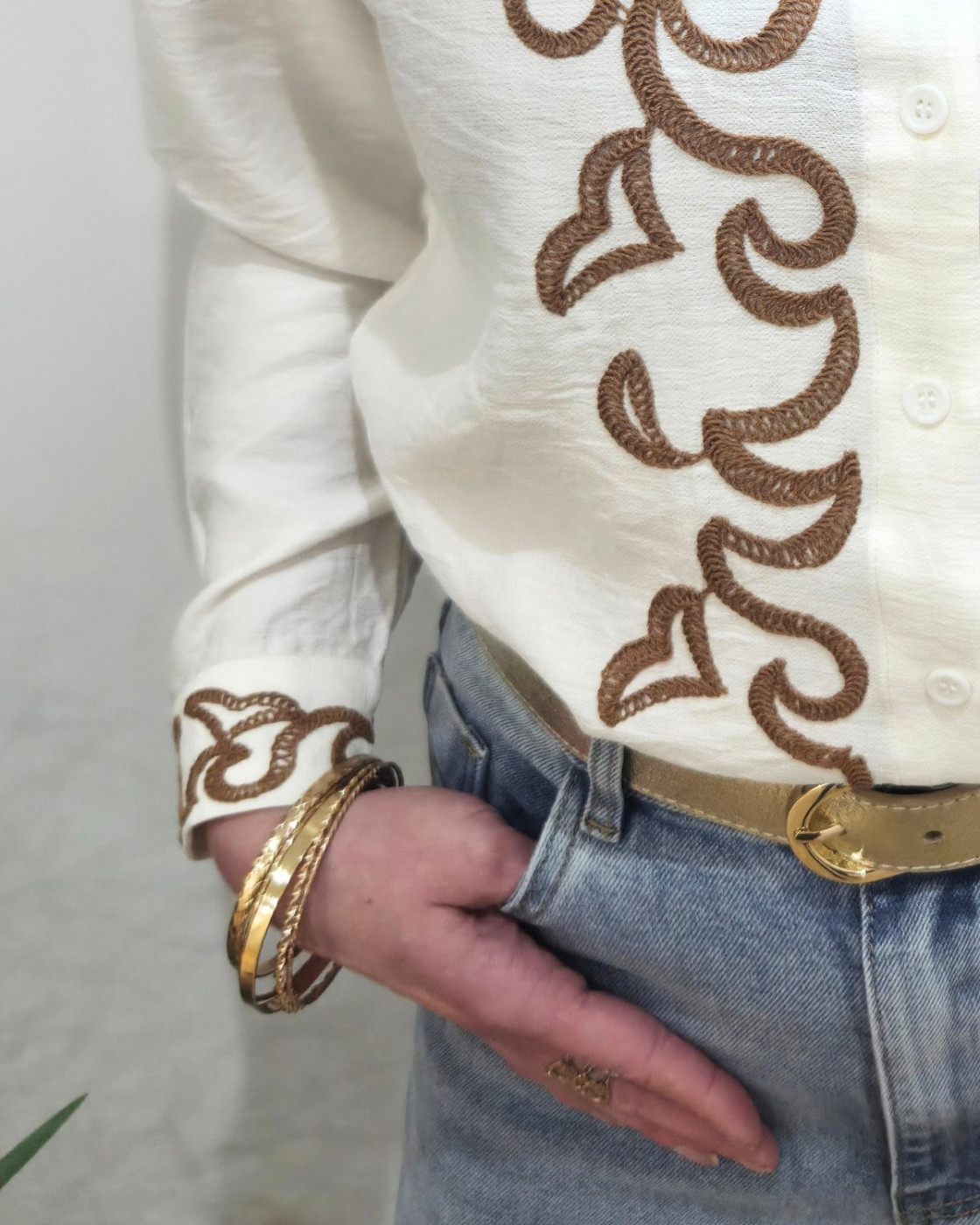 Chemisier femme écru broderies camel Nova