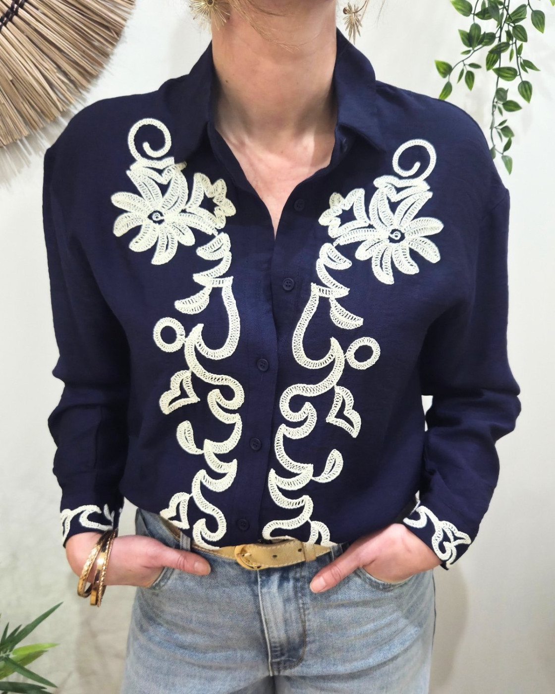Chemisier femme bleu marine broderies blanches Nova