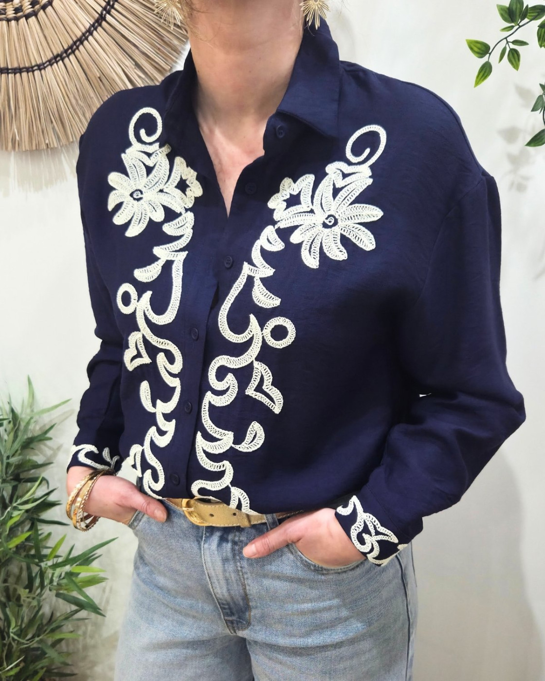 Chemisier femme bleu marine broderies blanches Nova