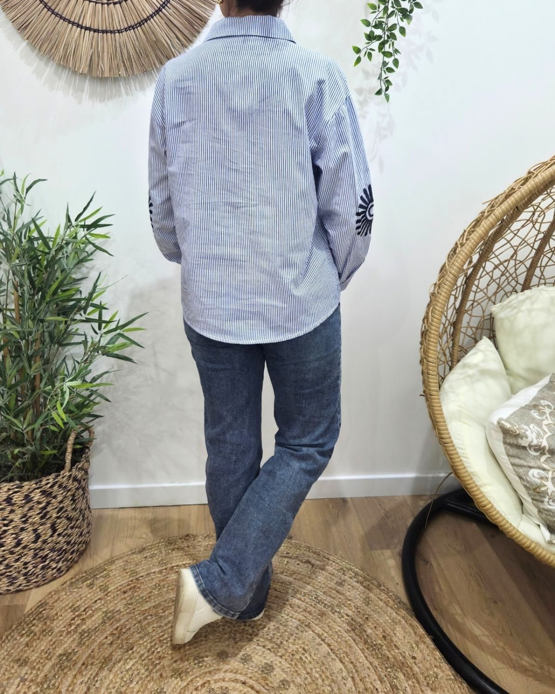 Chemisier femme rayé bleu marine et blanc broderies fleurs