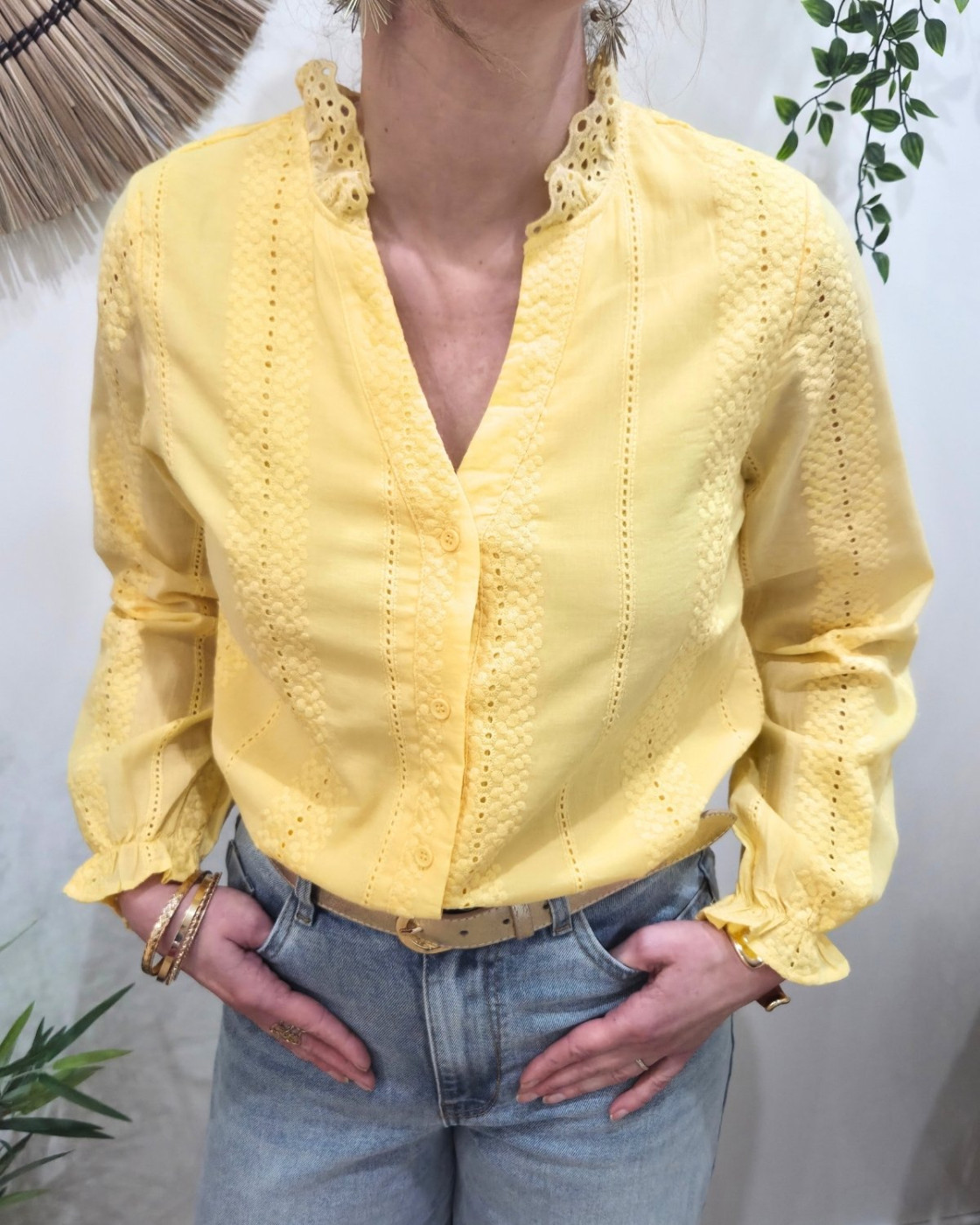 Chemisier femme jaune broderies fleuries ajourées Leonora