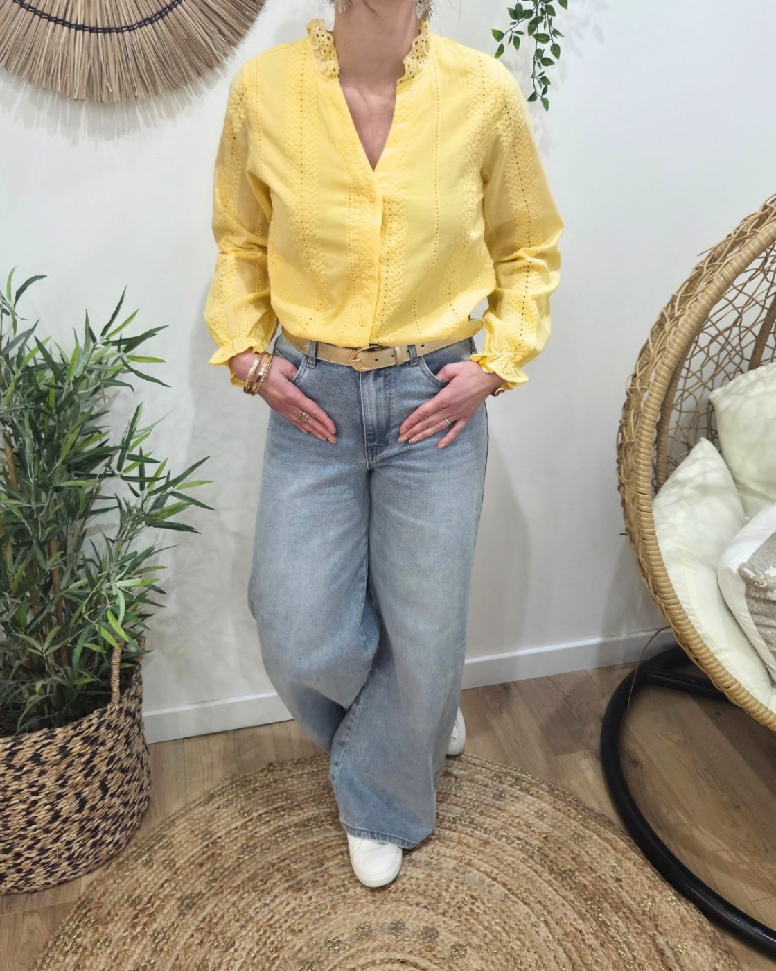 Chemisier femme jaune broderies fleuries ajourées Leonora