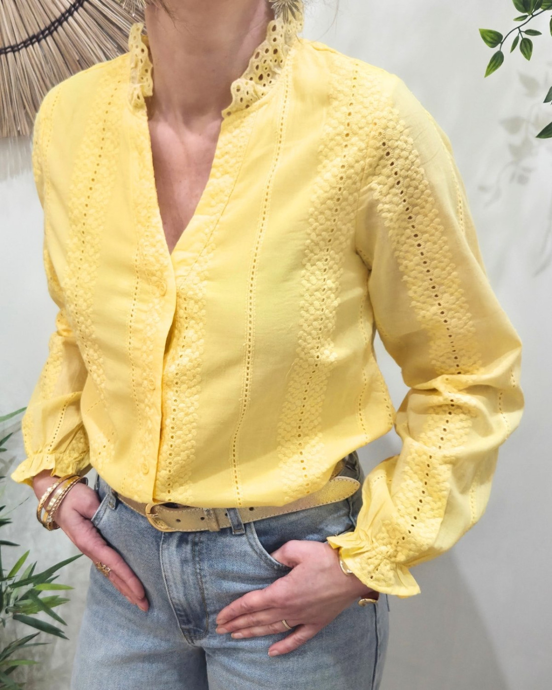 Chemisier femme jaune broderies fleuries ajourées Leonora