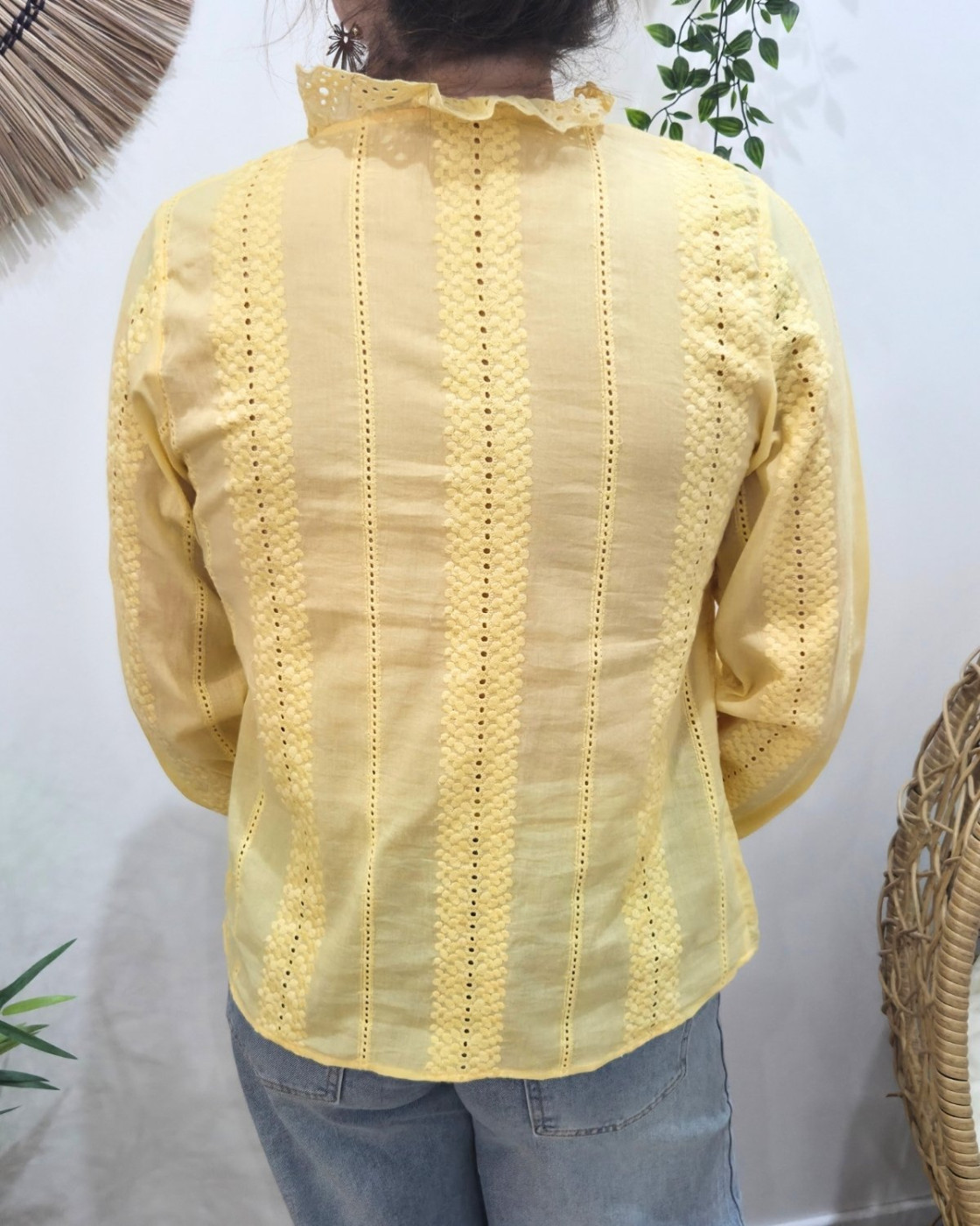 Chemisier femme jaune broderies fleuries ajourées Leonora