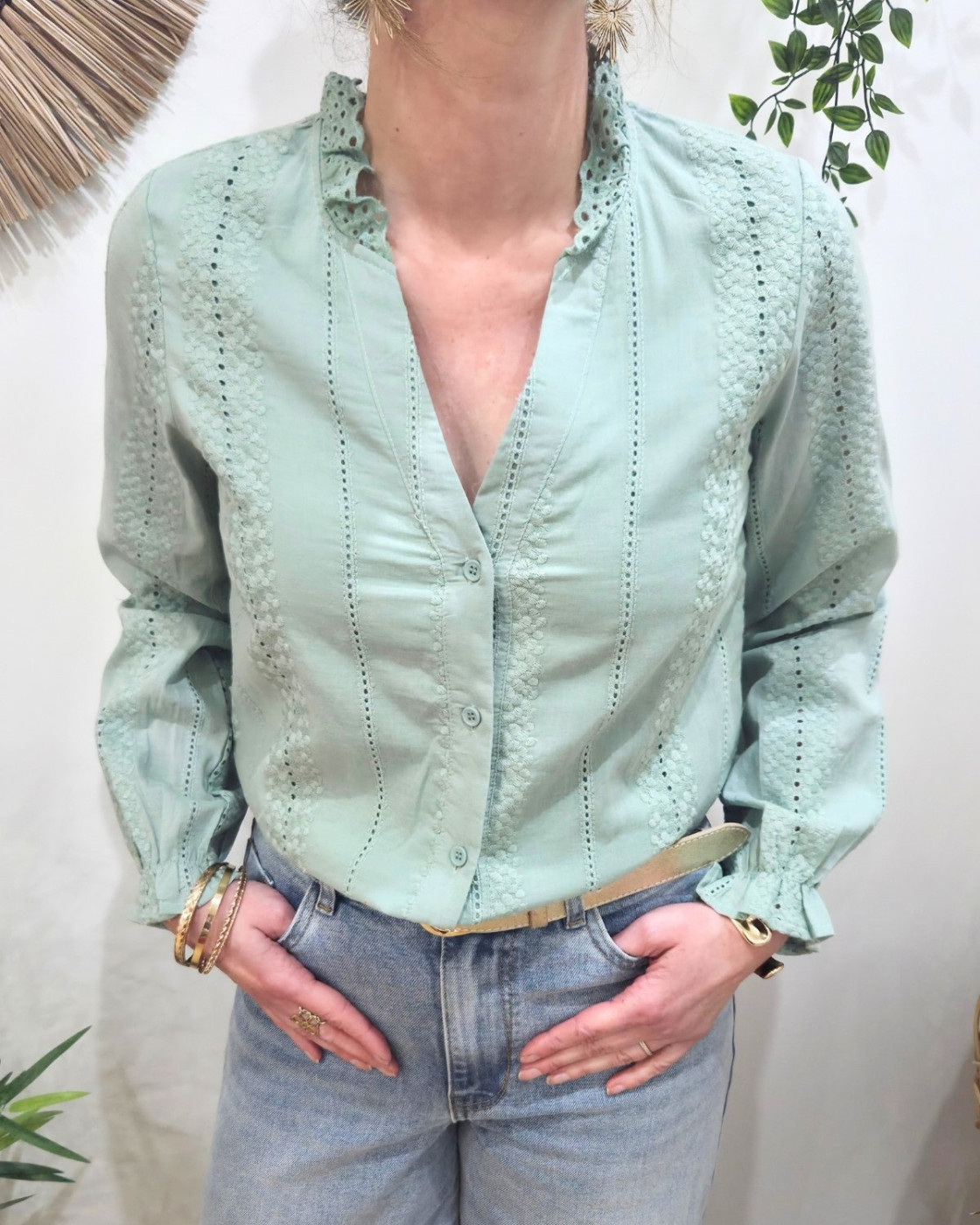 Chemisier femme vert d'eau broderies fleuries ajourées Leonora