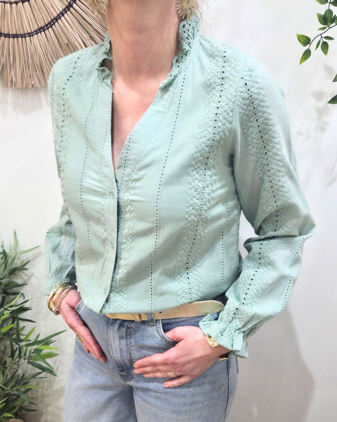 Chemisier femme vert d'eau broderies fleuries ajourées Leonora