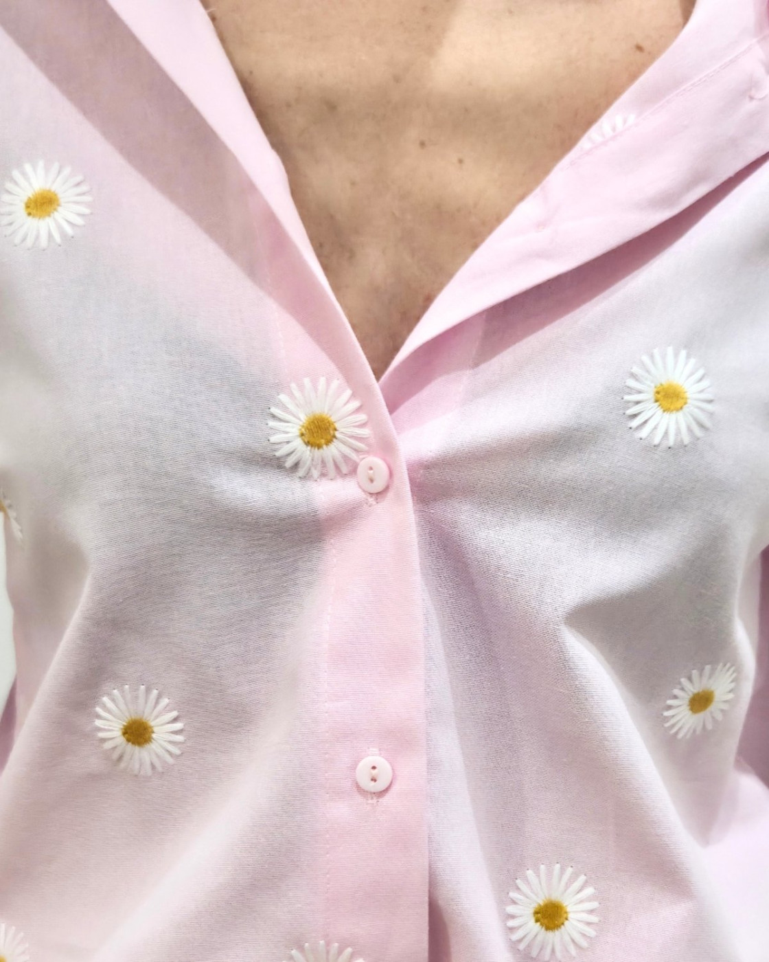 Chemisier femme rose marguerites brodées