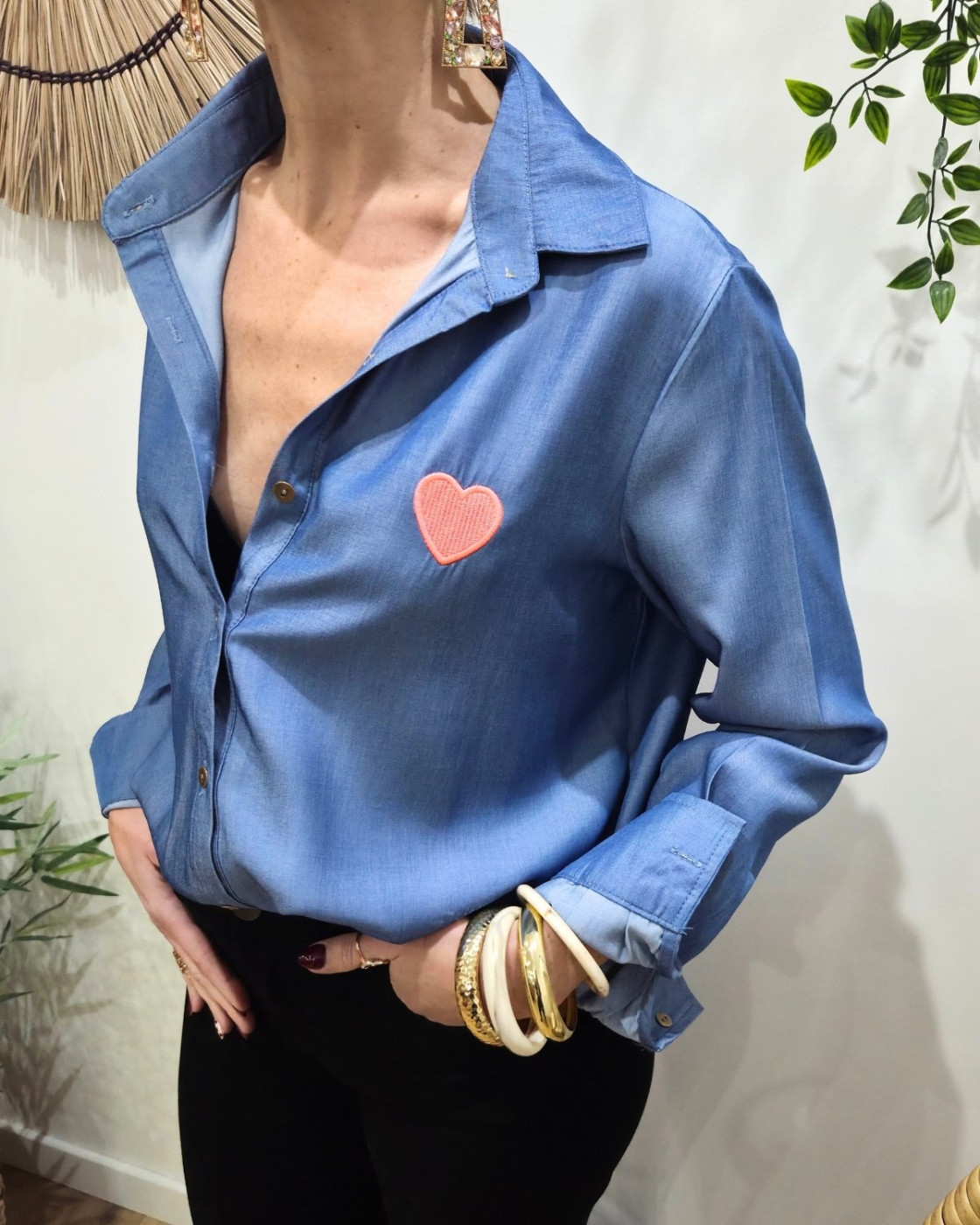Chemisier femme coton bleu jean coeur rose fluo