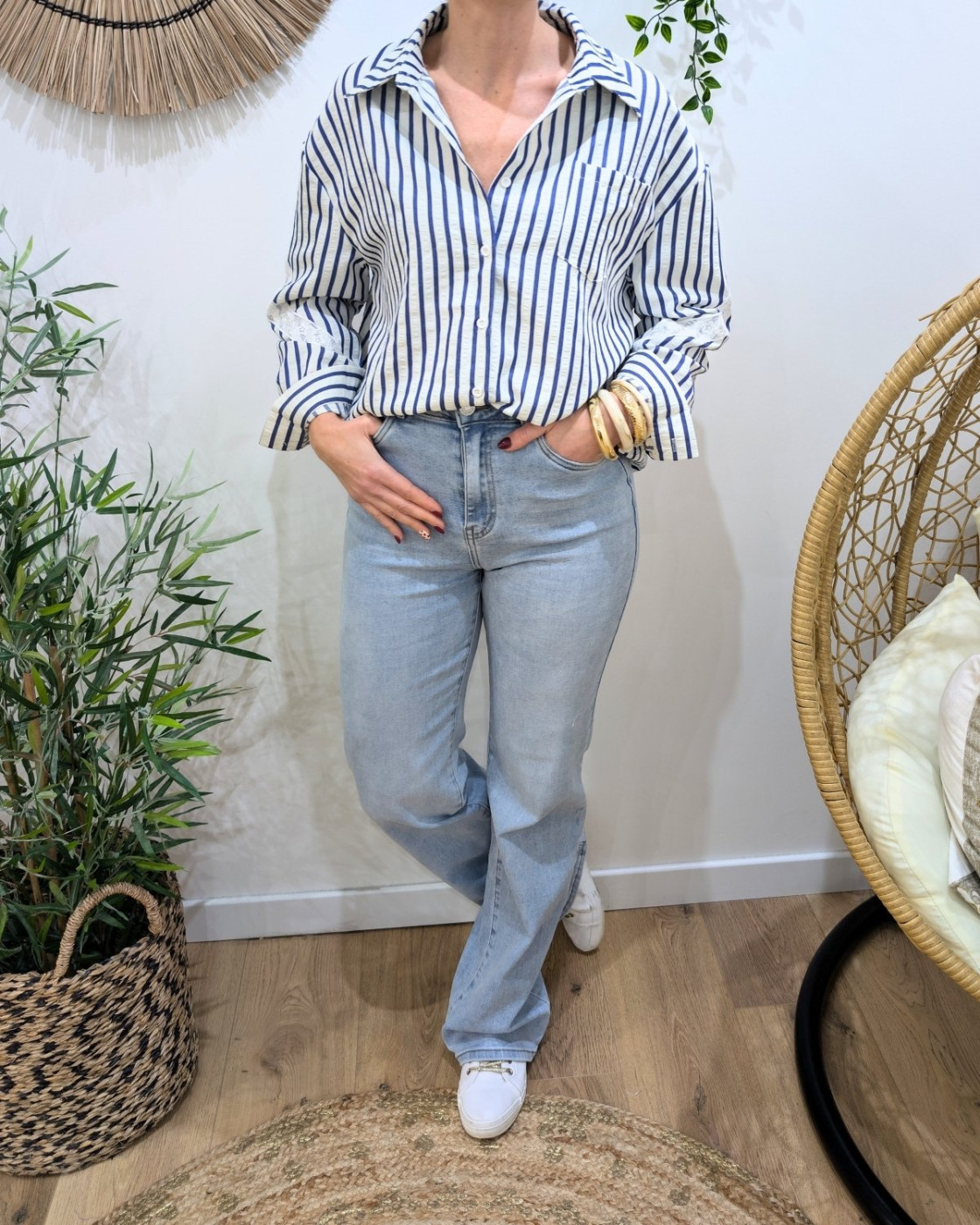 Chemise femme rayée marine et blanche broderies fleuries et LOVE rouge