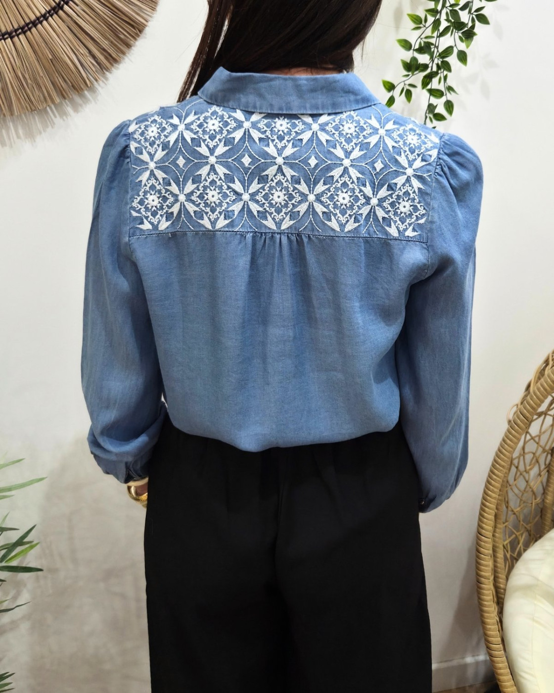 Chemisier femme coton bleu jean broderies blanches Oksana