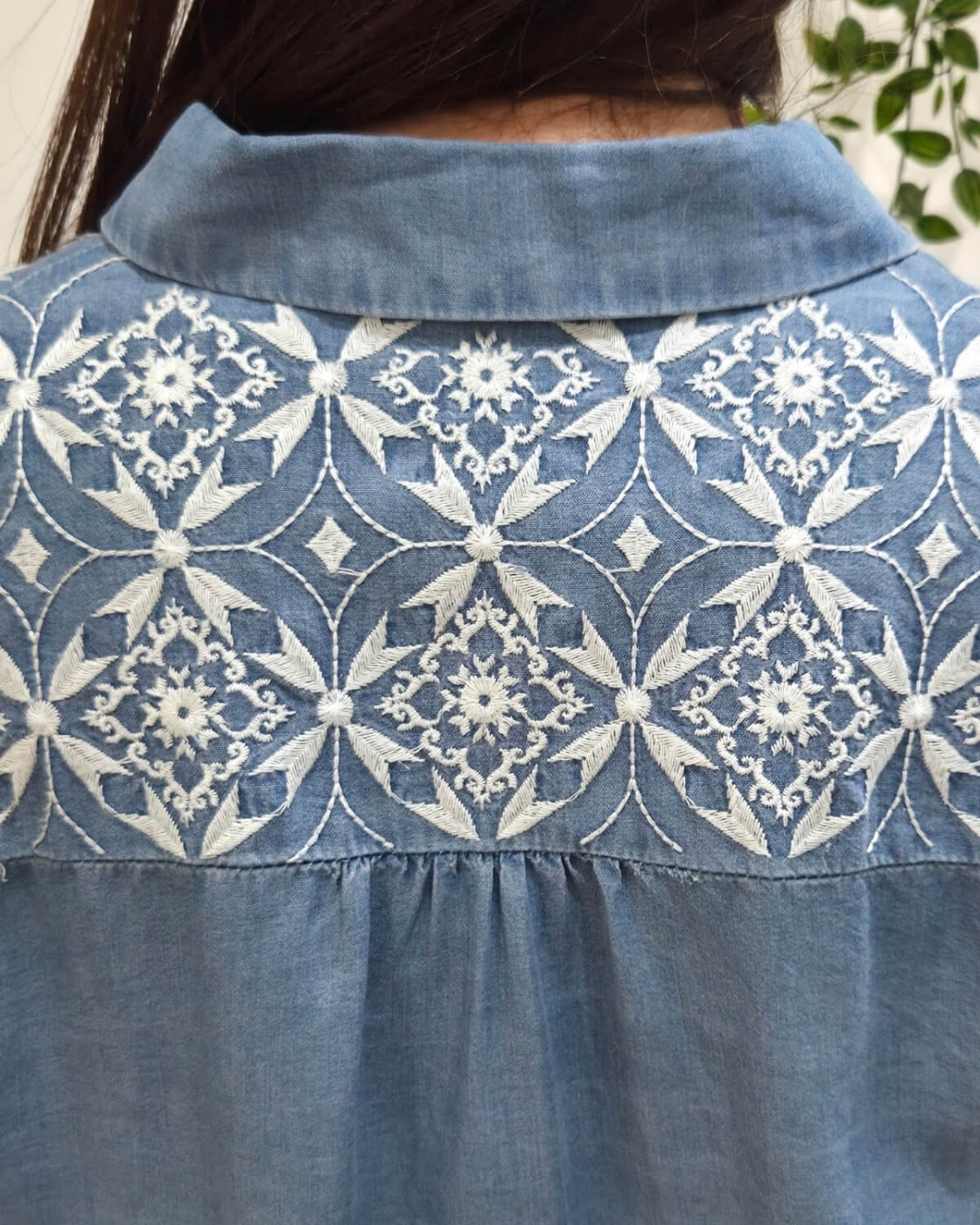 Chemisier femme coton bleu jean broderies blanches Oksana