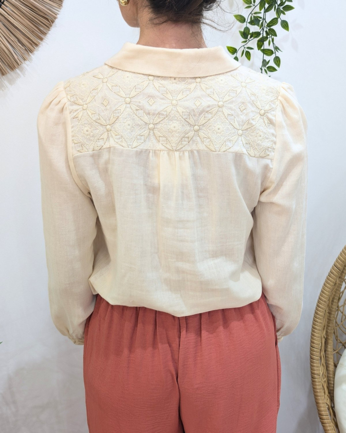 Chemisier femme beige broderies dorées Oksana