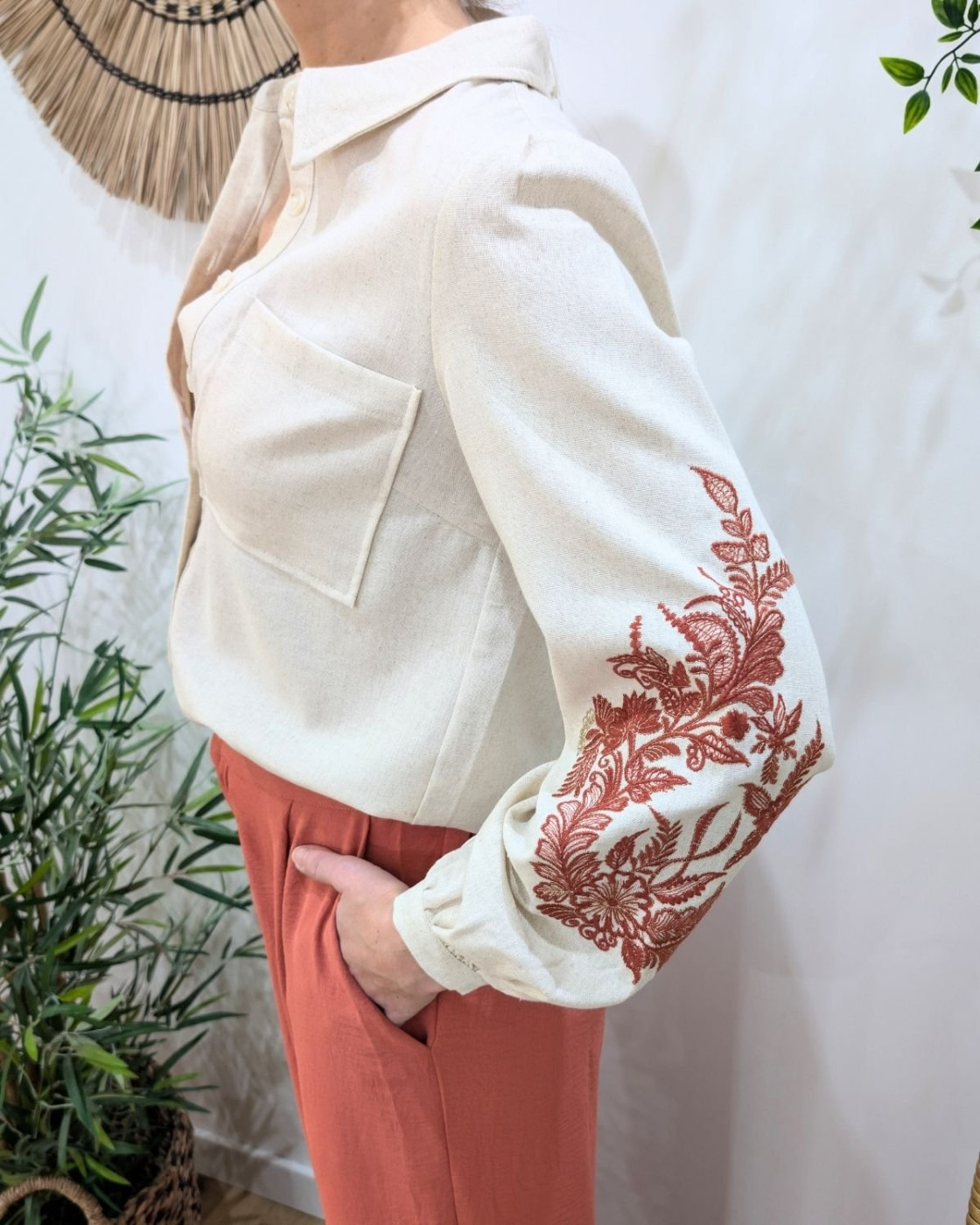 Chemisier femme lin beige broderies manches terracotta