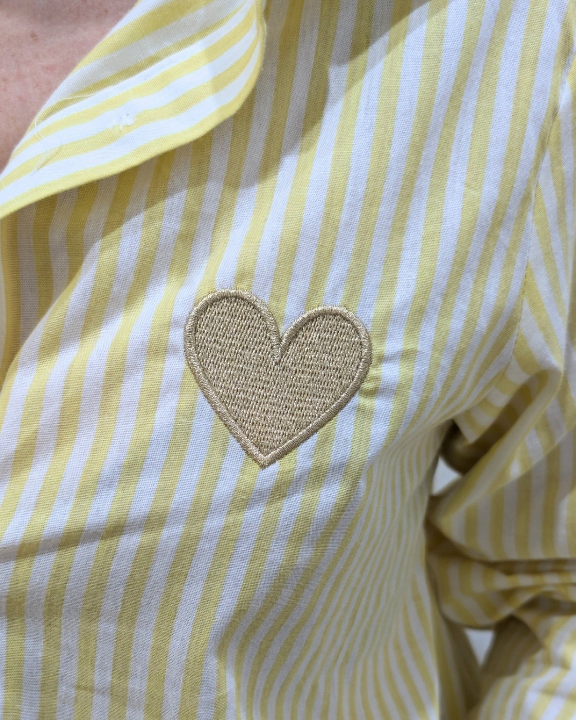 Chemisier femme rayé jaune et blanc coeur doré