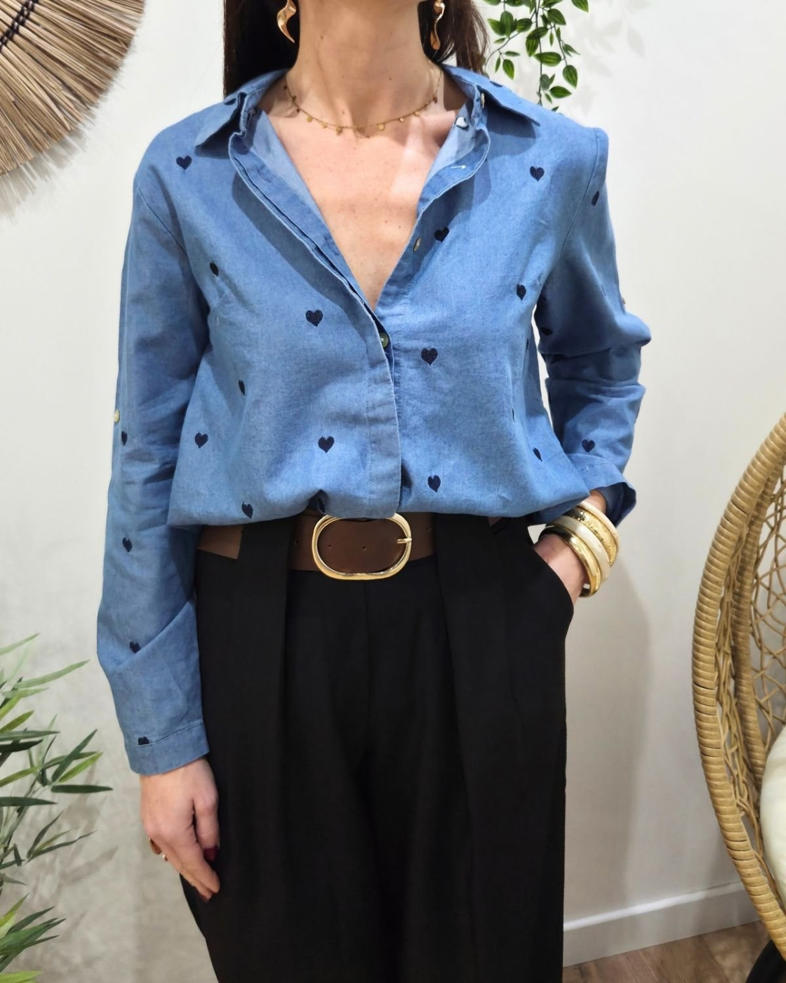 Chemisier femme bleu jean coeurs brodés marine
