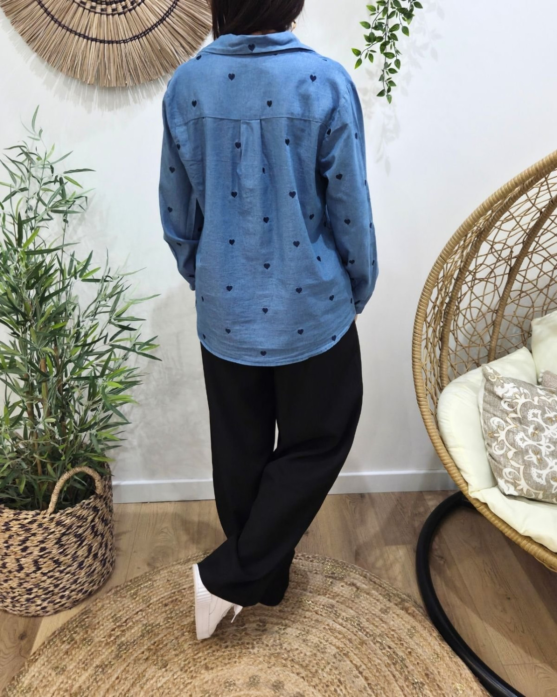 Chemisier femme bleu jean coeurs brodés marine