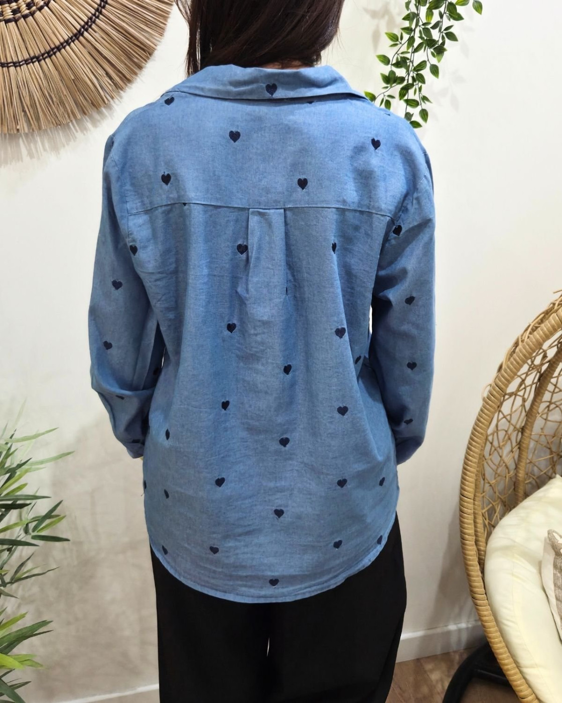 Chemisier femme bleu jean coeurs brodés marine