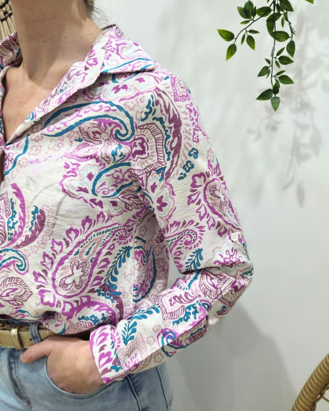 Chemisier femme écru fleurs fuchsia et bleues Célestina