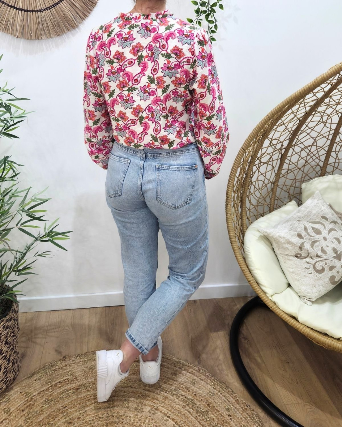 Chemisier femme écru fleurs fuchsia bleues vertes manches brodées Ilaria