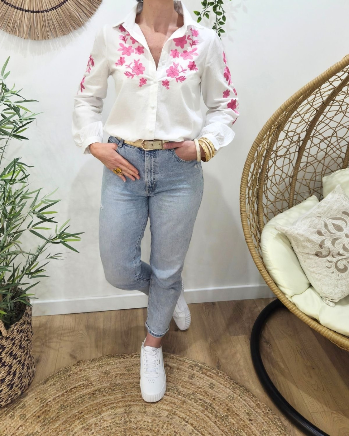 Chemisier femme blanc broderies fleuries roses Xentha