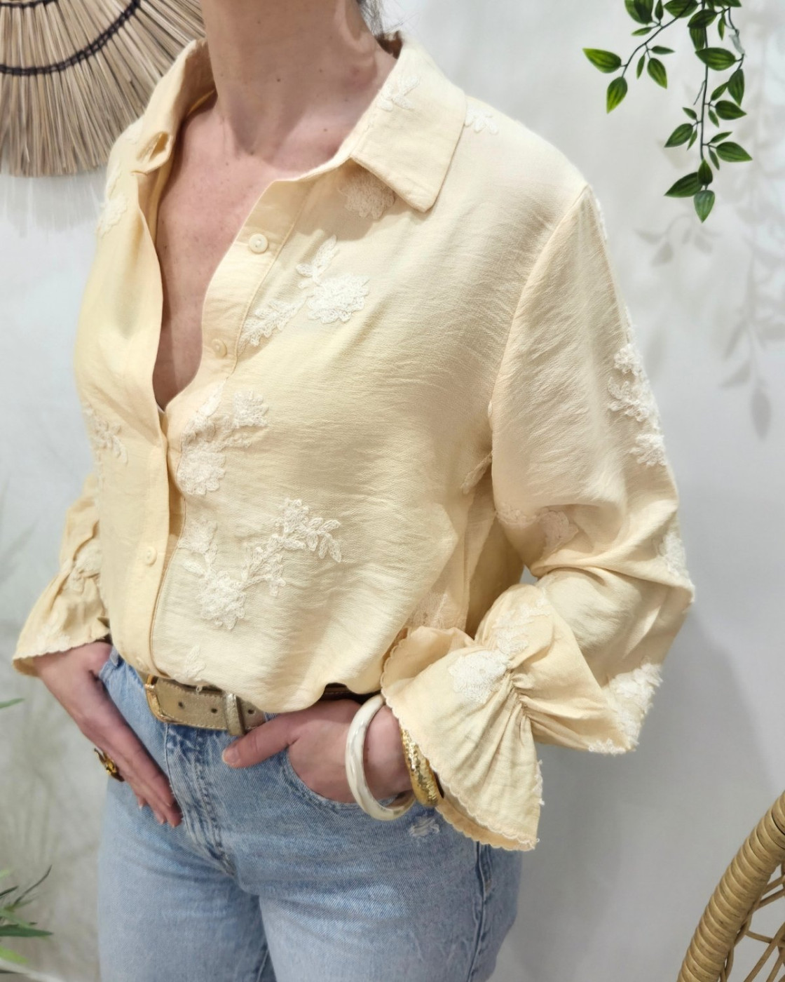 Chemisier femme jaune pâle broderies fleuries beiges Cybéla