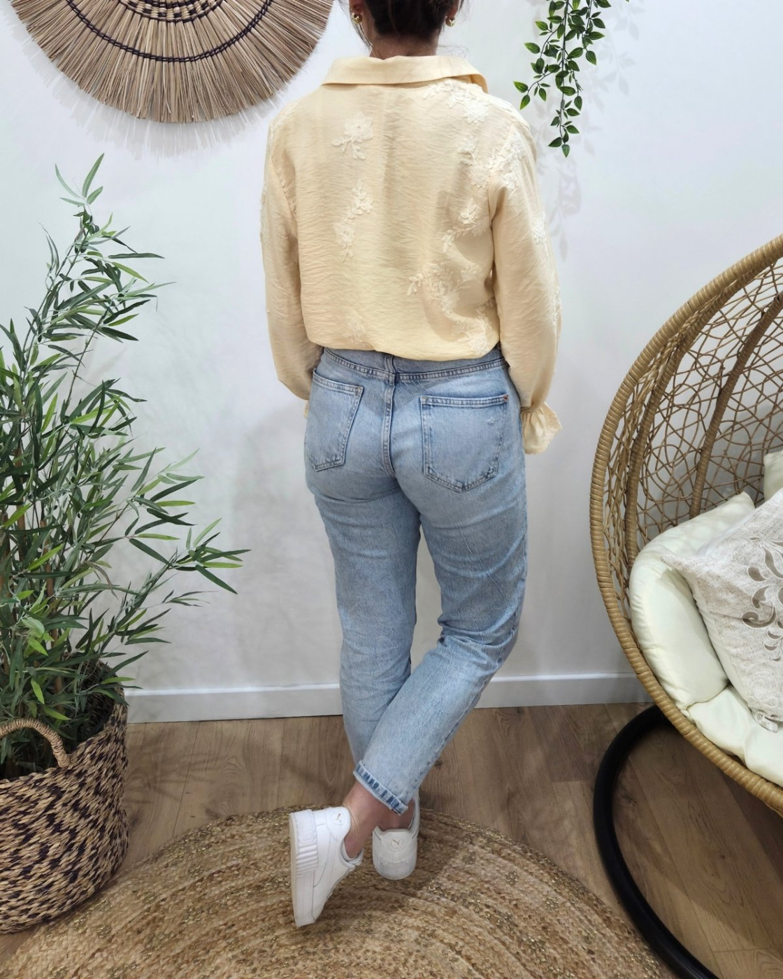 Chemisier femme jaune pâle broderies fleuries beiges Cybéla