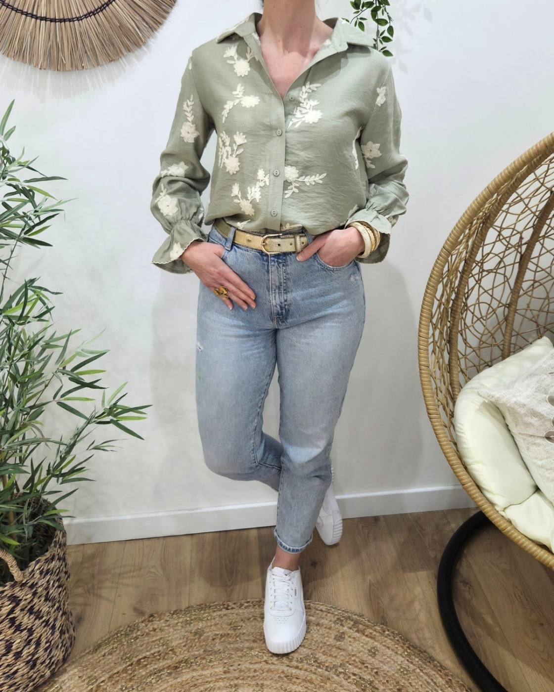 Chemisier femme kaki clair broderies fleuries beiges Cybéla