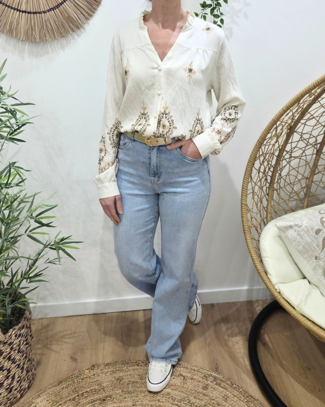 Chemisier femme écru broderies kaki et beiges col mao