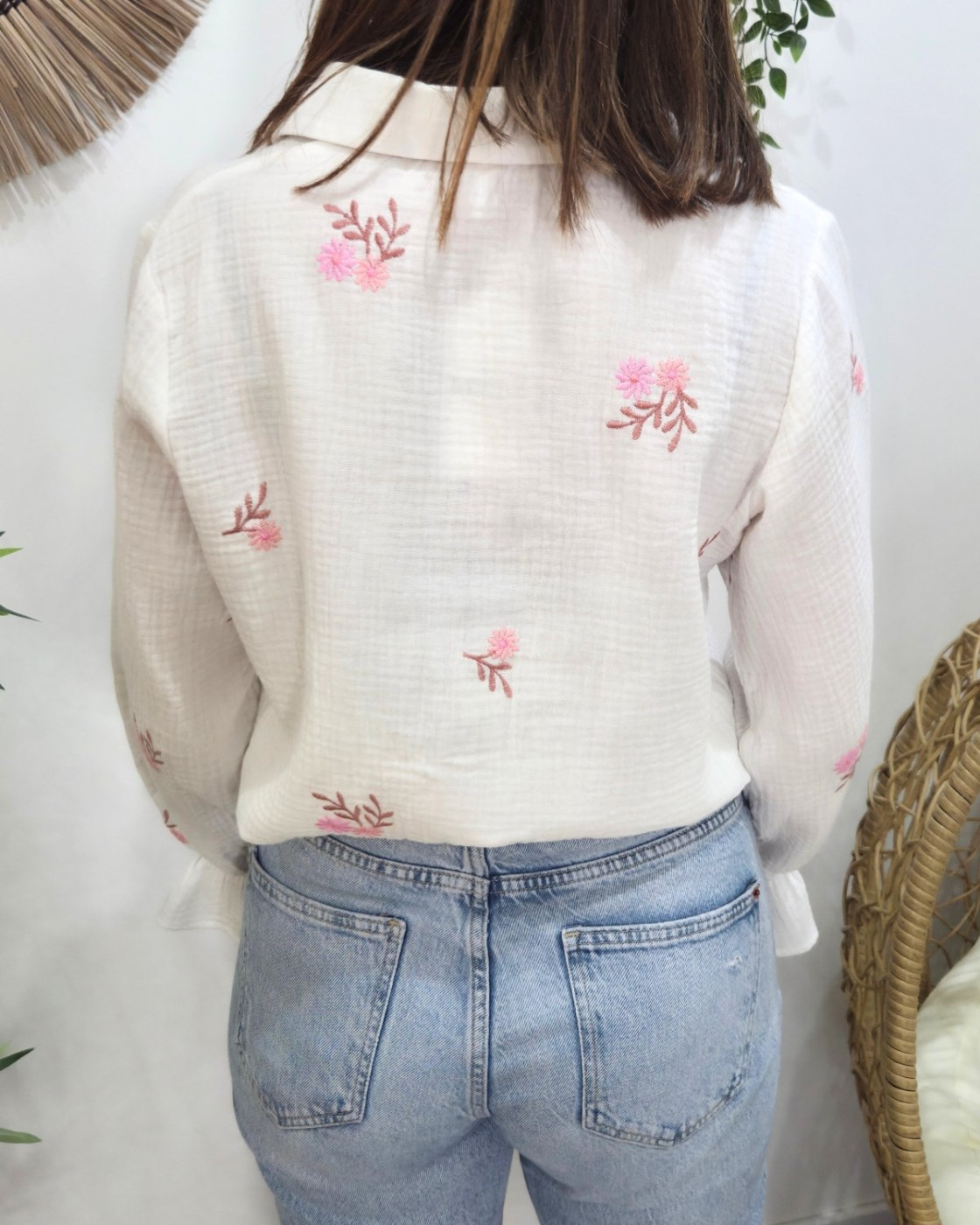 Chemisier femme coton gaze écru fleurs brodées roses Elara