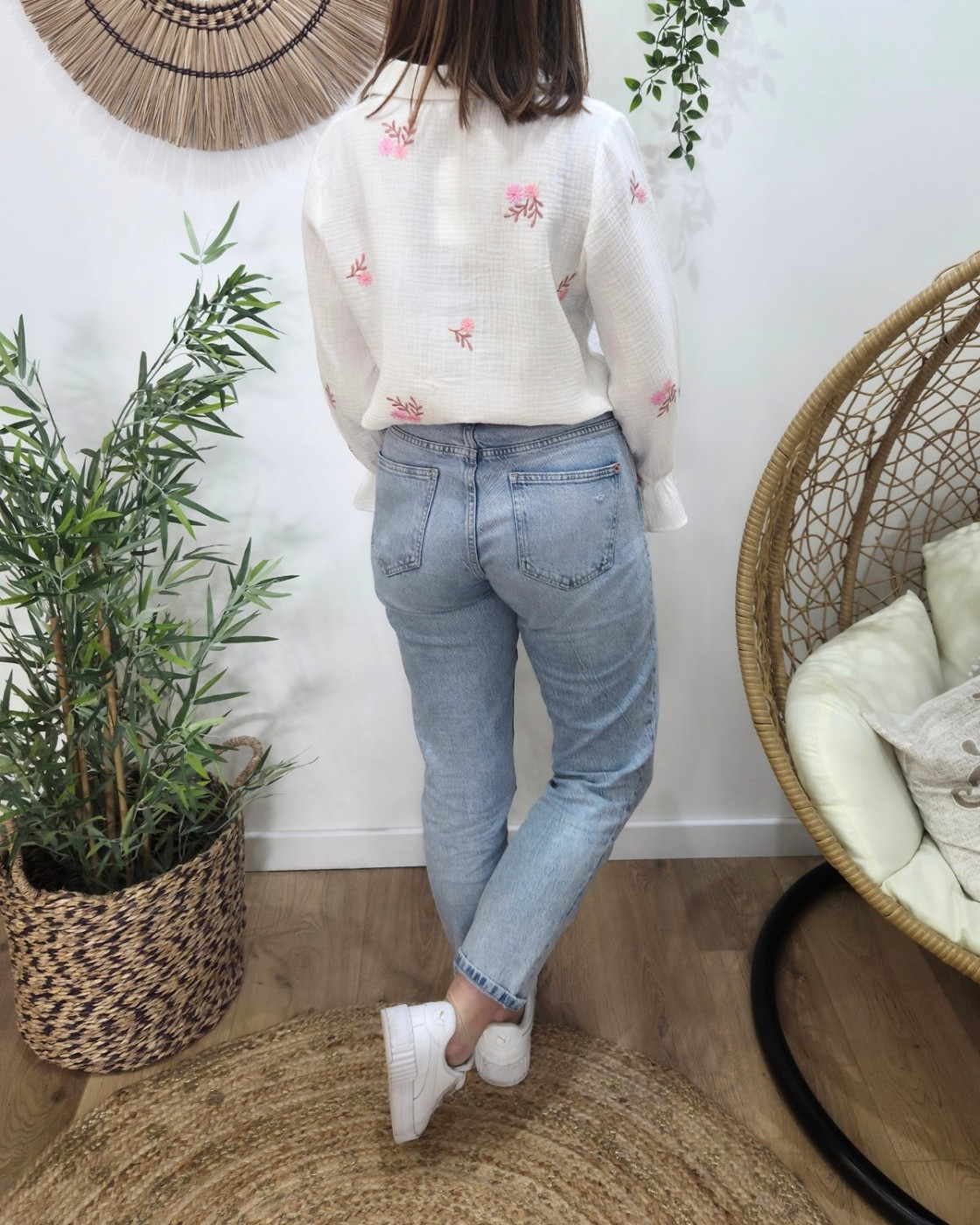 Chemisier femme coton gaze écru fleurs brodées roses Elara