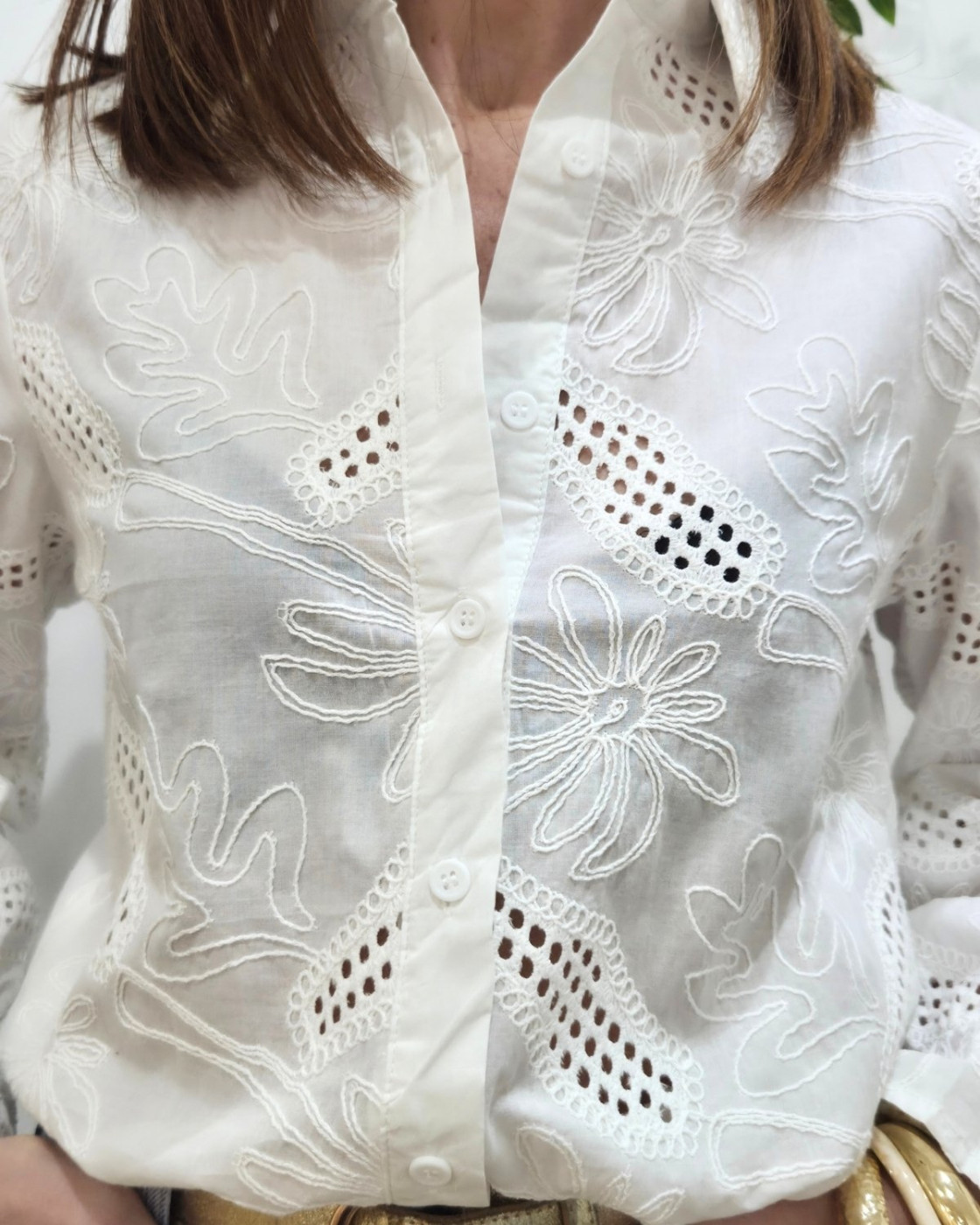 Chemisier femme écrue à broderies Andromeda