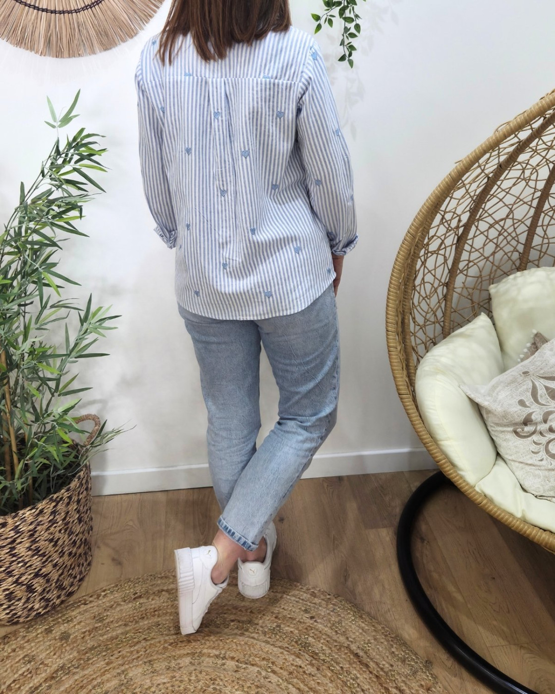 Chemisier femme rayée bleu ciel et écrue petits coeurs brodés bleus