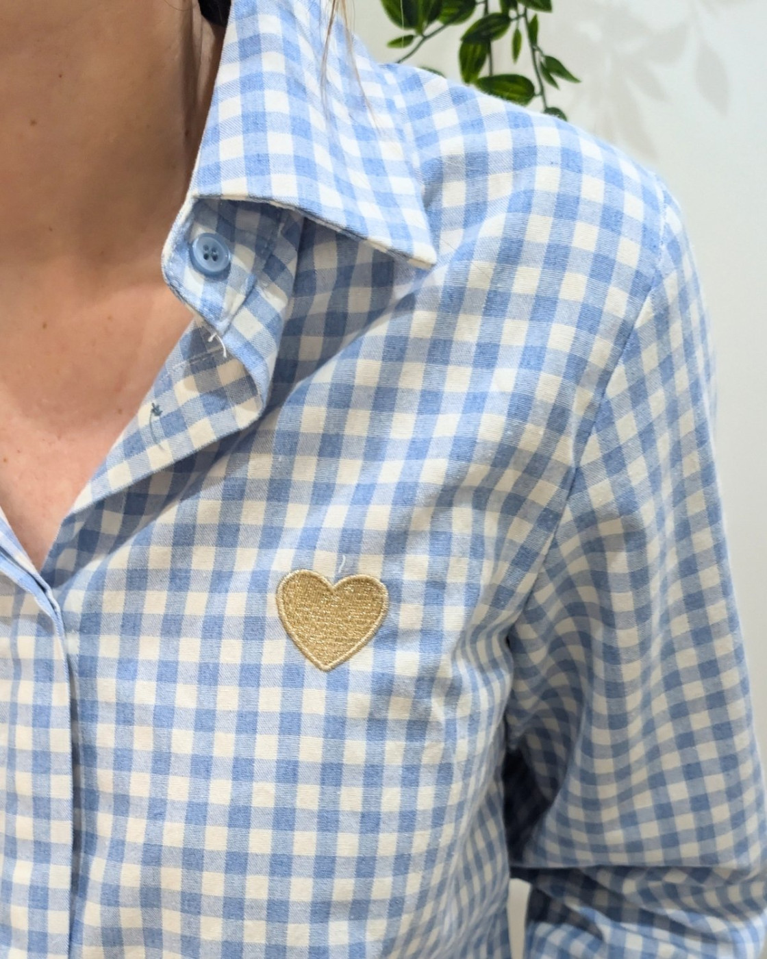 Chemisier femme à carreaux vichy bleue et blanche coeur brodé doré