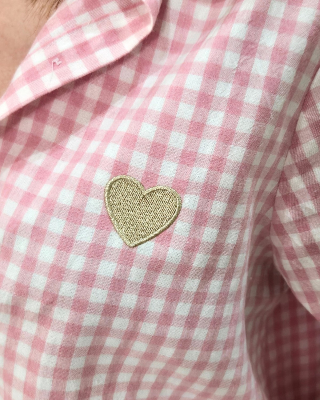 Chemisier femme à carreaux vichy rose et blanche coeur brodé doré