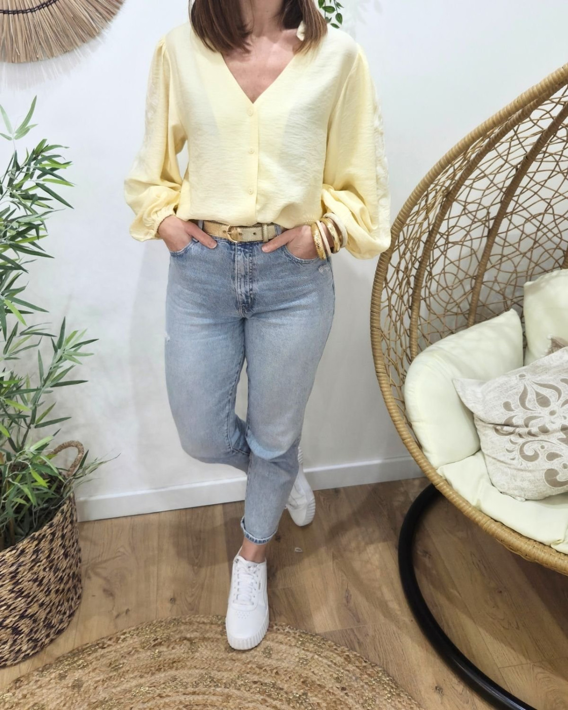 Chemisier femme jaune pâle manches broderies fleuries écrues Altaia