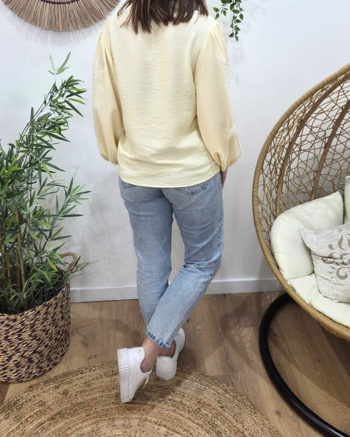 Chemisier femme jaune pâle manches broderies fleuries écrues Altaia