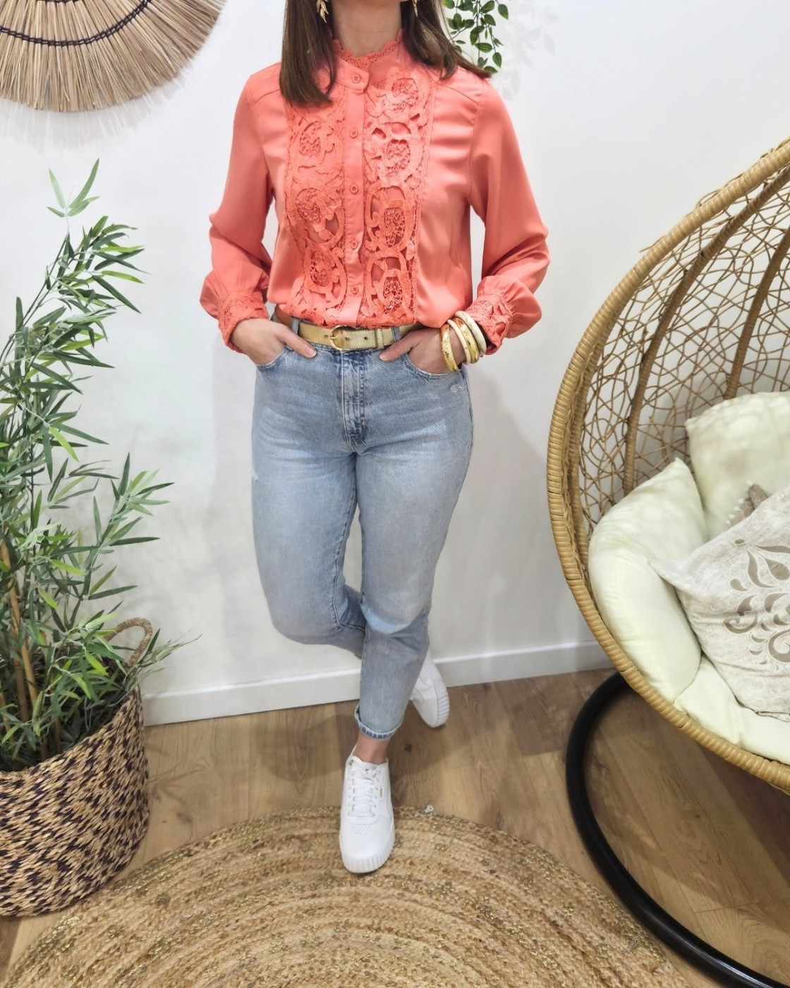 Chemisier femme saumon à broderies col mao Lelia