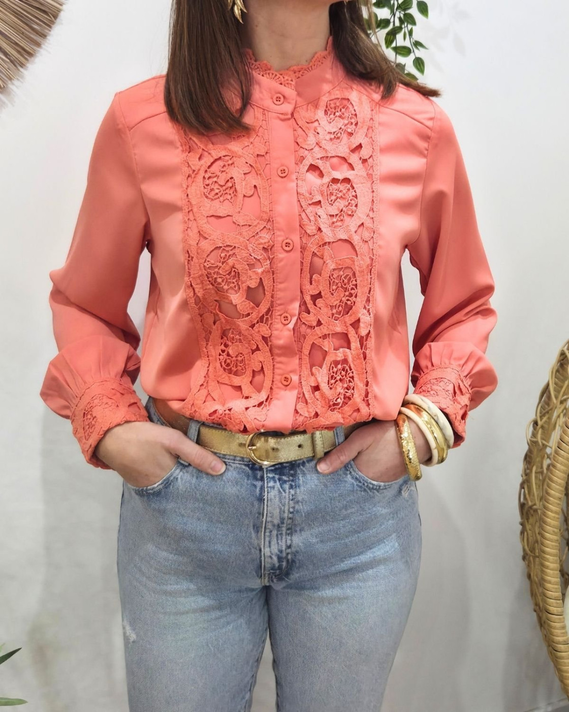 Chemisier femme saumon à broderies col mao Lelia