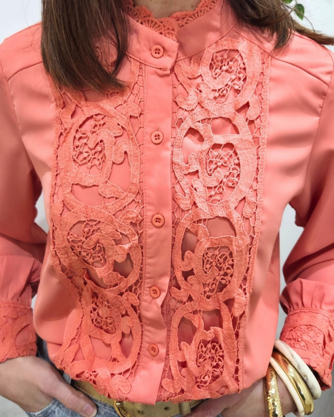 Chemisier femme saumon à broderies col mao Lelia