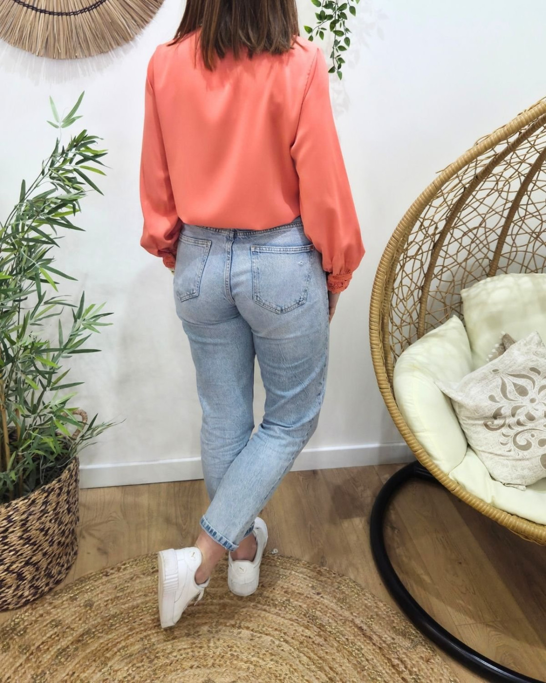 Chemisier femme saumon à broderies col mao Lelia