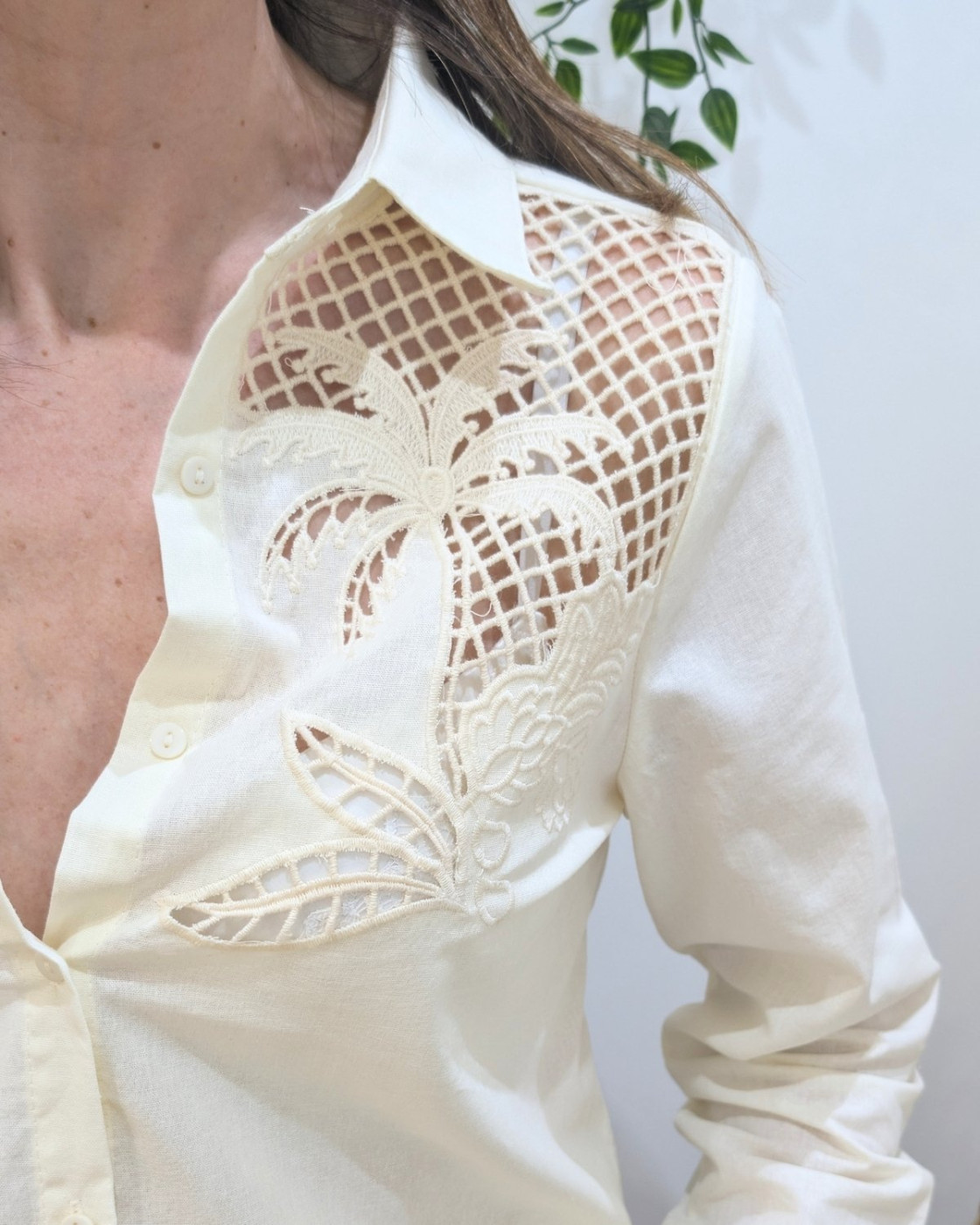 Chemisier femme beige broderies palmiers