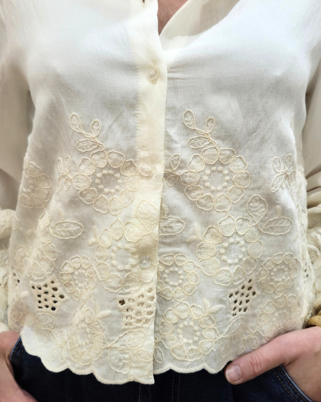Chemisier femme écru broderies fleuries beiges Soliane