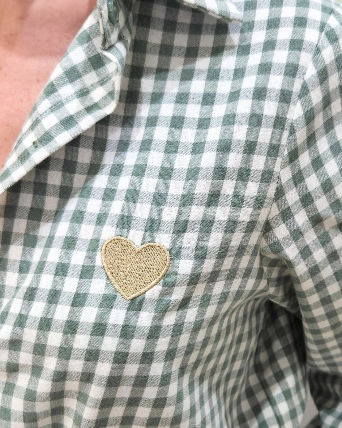 Chemisier femme à carreaux vichy vert et blanc coeur brodé doré