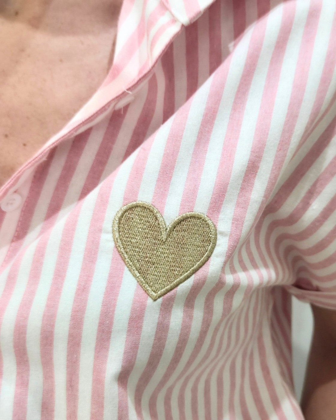 Chemisier femme rayé rose et écru manches courtes coeur brodé doré
